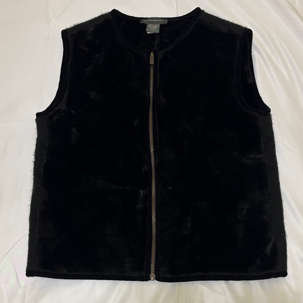 Banana Republic faux fur fleece zip front holiday vest with pockets, black small